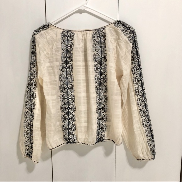 Max Studio ivory peasant blouse with navy geometric embroidery size medium - Picture 5 of 6